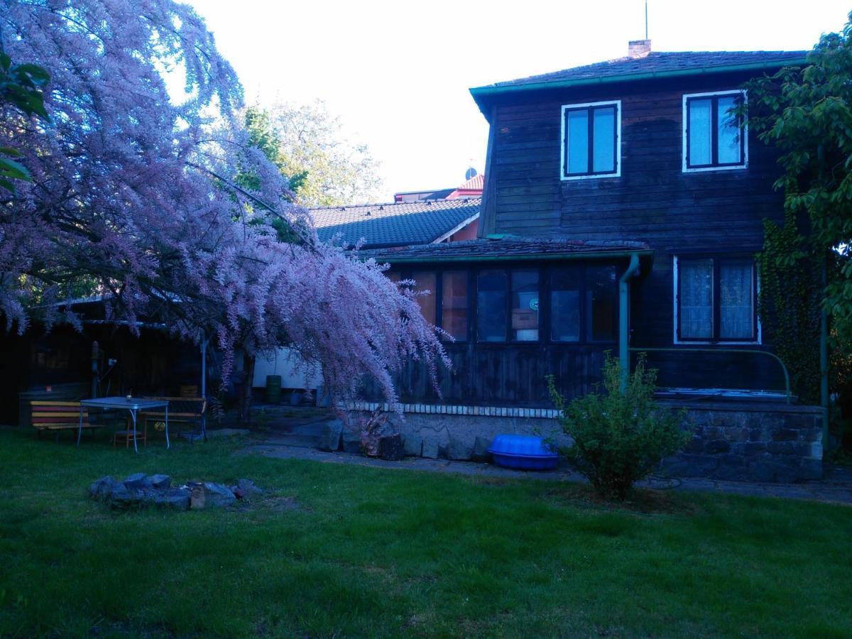 Old Summer House With Renovated Bathroom Praga Exterior foto