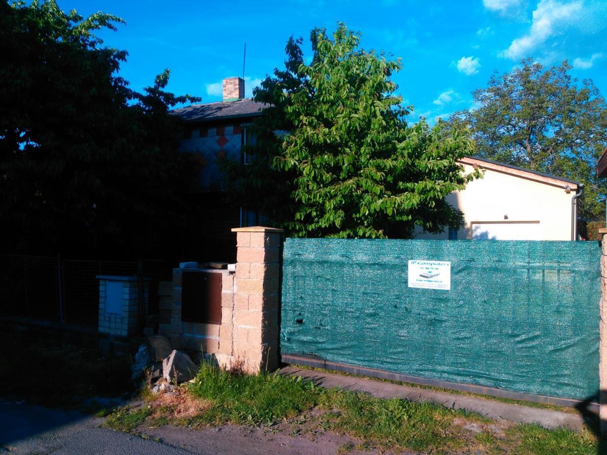 Old Summer House With Renovated Bathroom Praga Exterior foto
